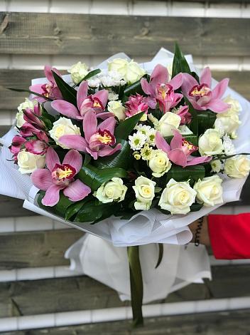 Букет цветов из: Розы и Хризантемы в Варгаши