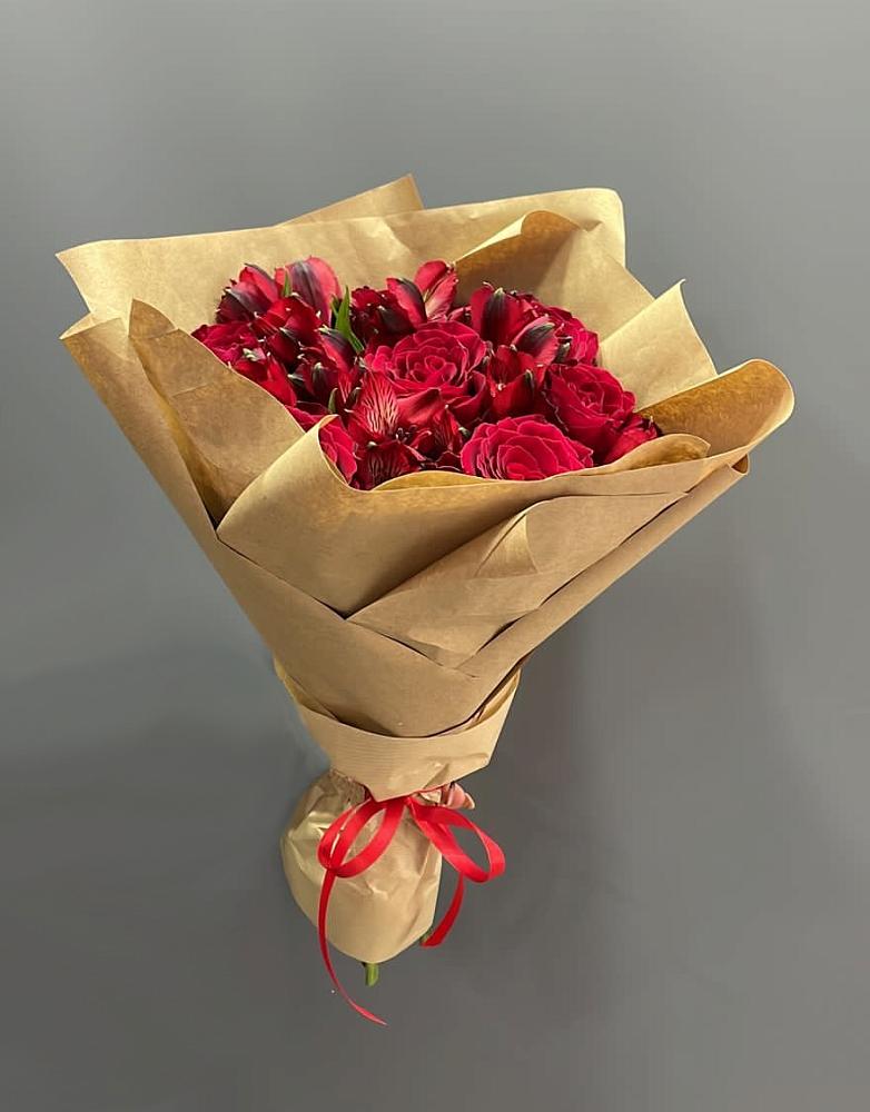 Букет цветов из: Альстромерии и Розы в Варгаши