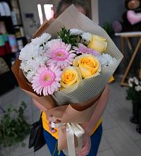 Букет цветов из:  Герберы, Розы и Хризантемы в Варгаши