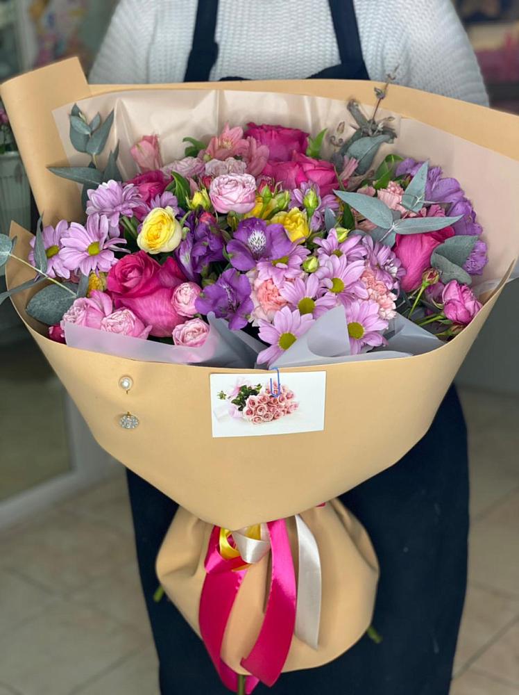 Букет цветов из: Хризантемы, Гвоздики и Альстромерии в Варгаши