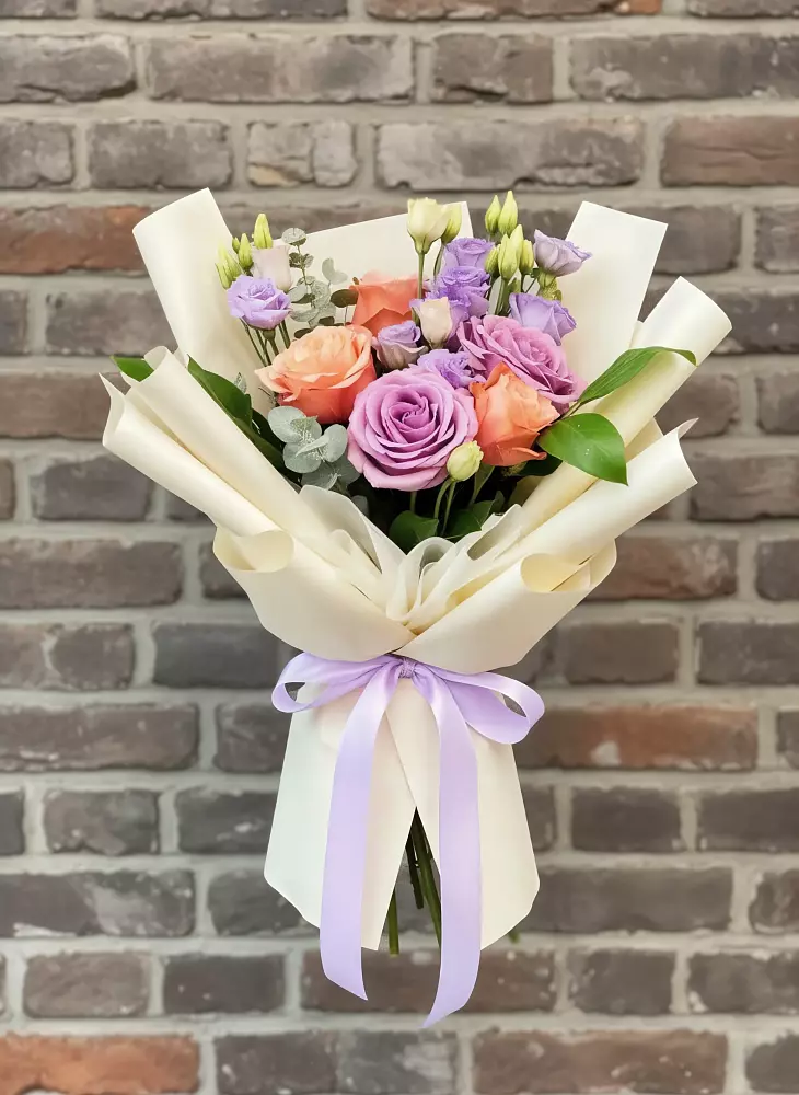 Букет цветов из: Лизиантусы и Розы в Варгаши