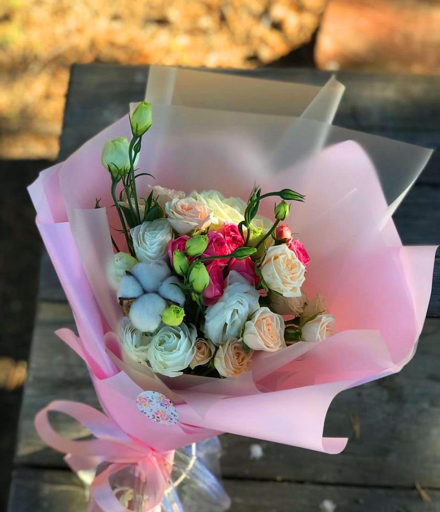 Букет цветов из: Розы и Лизиантусы в Варгаши