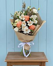 Букет цветов из:  Альстромерии, Лизиантусы, Розы и Хризантемы #REPLACE_PRED# Варгаши