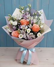 Букет цветов из:  Лизиантусы, Розы, Альстромерии и Гипсофила в Варгаши