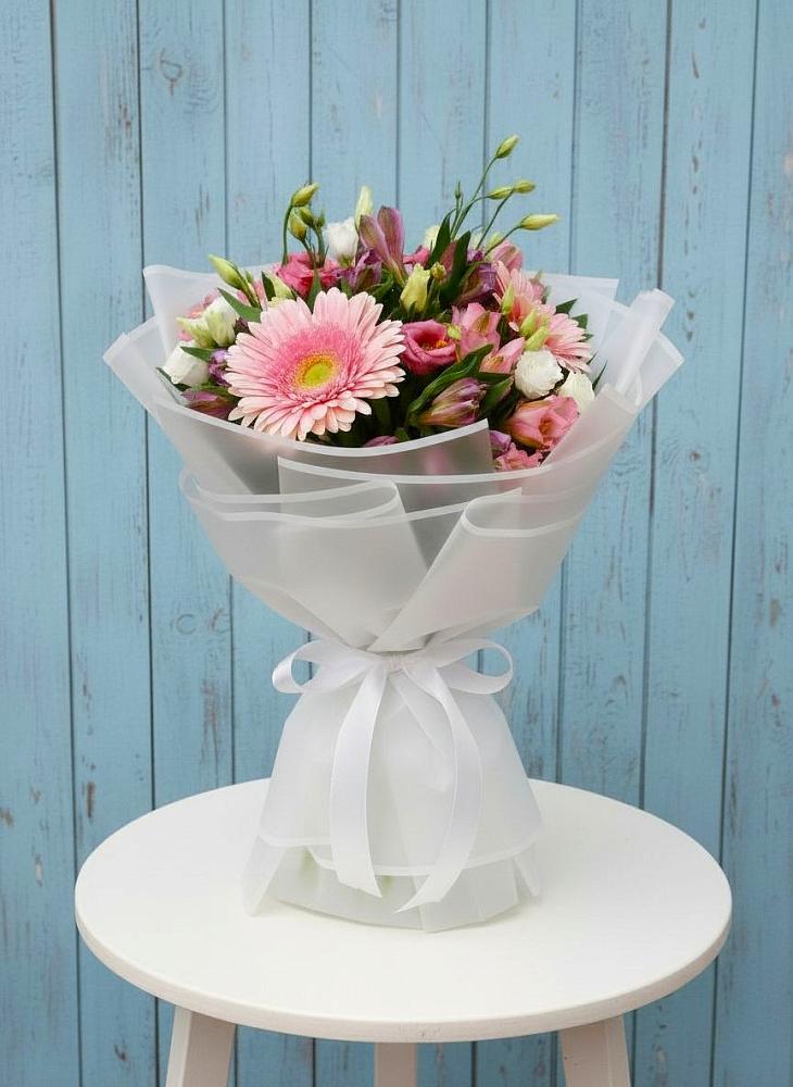 Букет цветов из: Герберы, Альстромерии и Лизиантусы в Варгаши