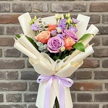 Букет цветов из:  Лизиантусы и Розы в Варгаши