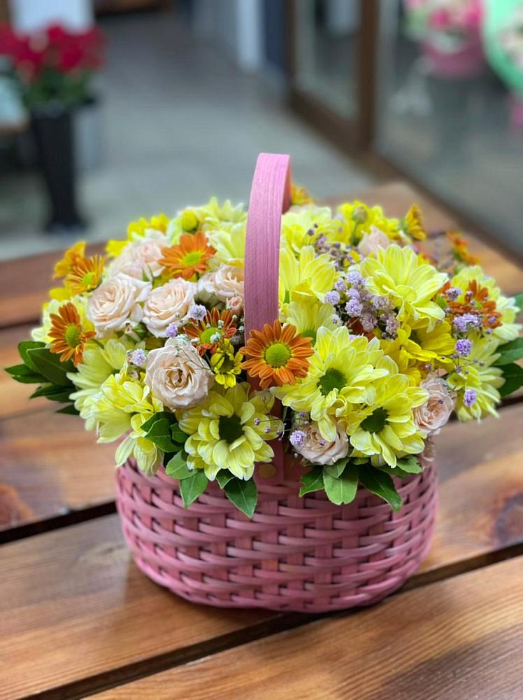 Цветочная композиция из Хризантемы и Розы в корзине в Варгаши