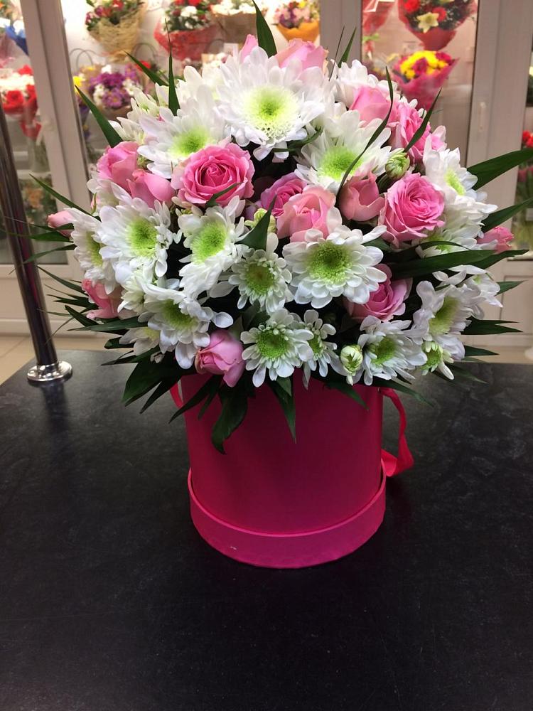 Цветочная композиция из Розы и Хризантемы в шляпной коробке в Варгаши