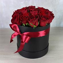 Цветочная композиция из Розы в шляпной коробке в Варгаши