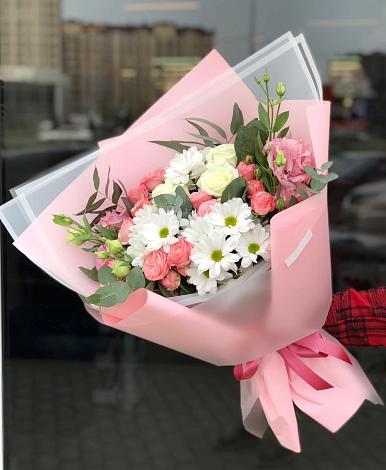 Букет цветов из: Розы, Лизиантусы и Хризантемы в Варгаши