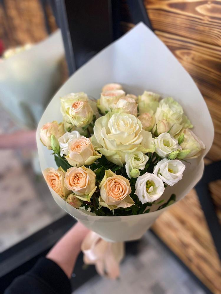 Букет цветов из: Розы и Лизиантусы в Варгаши